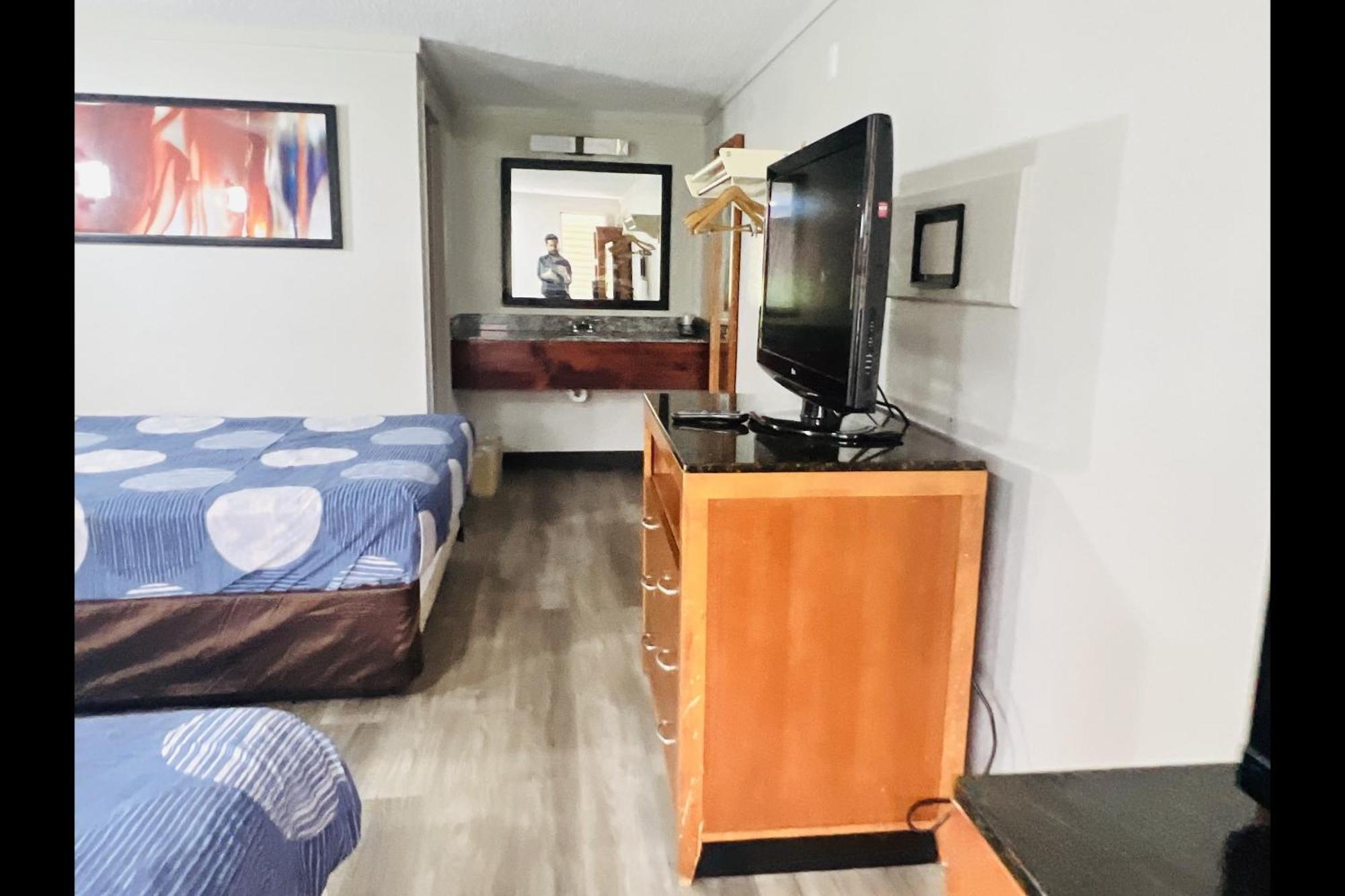Cozy Garden Inn By Oyo Hwy 40 Richmond Bagian luar foto