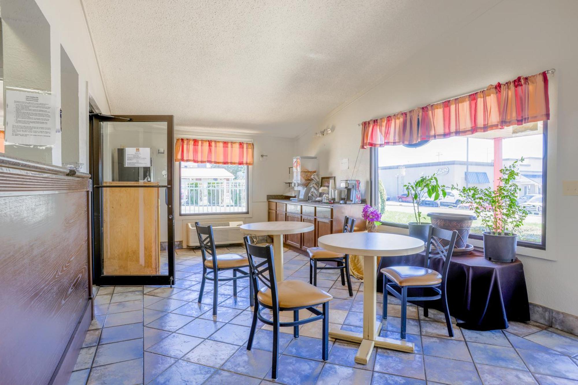 Cozy Garden Inn By Oyo Hwy 40 Richmond Bagian luar foto