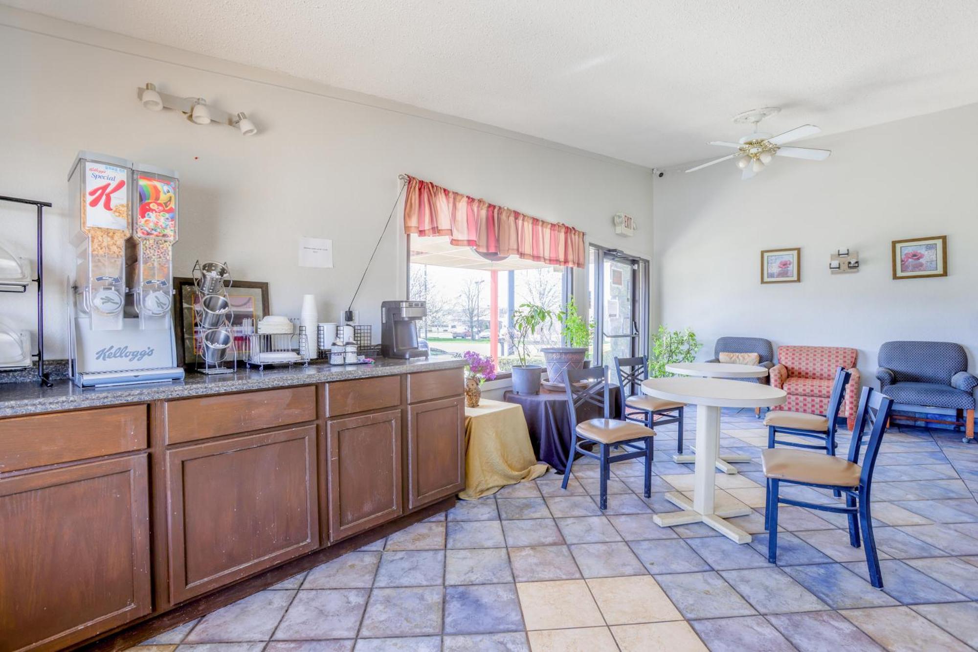Cozy Garden Inn By Oyo Hwy 40 Richmond Bagian luar foto